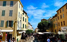 Superbe appartement en plein centre du vieil Antibes